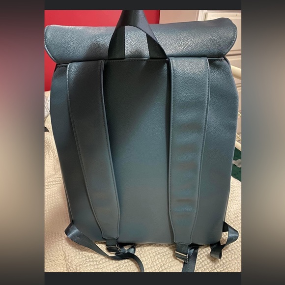 OTG Brand Backpack Diaper Bag with built-in changing pad in Dark Teal / NWOT!!!! - Picture 2 of 4
